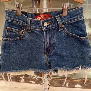 Dark/medium wash vintage Levi’s denim shorts.